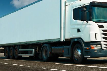 Vlaams Belang wil vrachtwagens aan grens voorrang geven