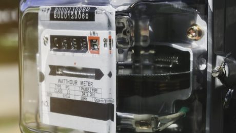Vlaams Belang kant zich tegen afsluiting stroomnet voor weigeraars digitale meter