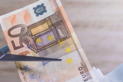 Vlaanderen krijgt amper 2,25 miljard EU-relancegeld: “Jambon duikt onder eigen lat”