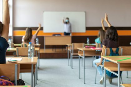 Daling aantal onderwijsvacatures zorgt voor mildering leerkrachtentekort, maar aantal kandidaat-leerkrachten stijgt niet