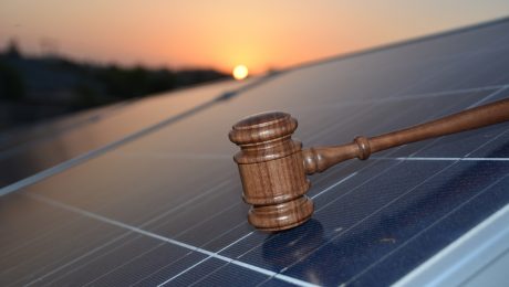 Gedupeerde zonnepaneeleigenaars die naar rechtbank stappen krijgen geen compensatie: “Chantage en rechtsbelemmering!”
