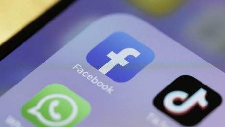 “Facebook en Twitter leggen democratie aan banden”