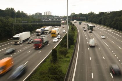 Driekwart overtredingen kilometerheffing voor vrachtwagens begaan door buitenlandse transportfirma’s