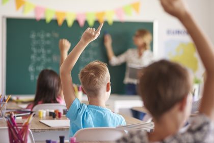 Vlaams Belang wil bij start van nieuw schooljaar minimumleeftijd loonanciënniteit leraren schrappen