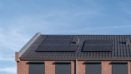 Hogere stroomfacturen voor huurders met zonnepanelen: “Oplossing nodig”