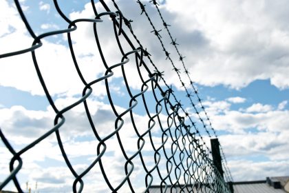 “Beveilig instellingen minderjarige criminelen als echte gevangenissen”