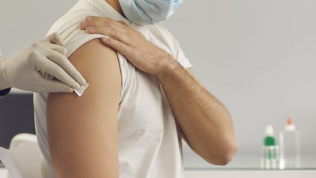 ZNA gaat uit de bocht: “Discriminatie niet-gevaccineerden onwettig”
