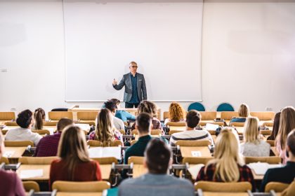 Studieduurvertraging wordt erger, West-Vlaamse studenten beste hoger onderwijs