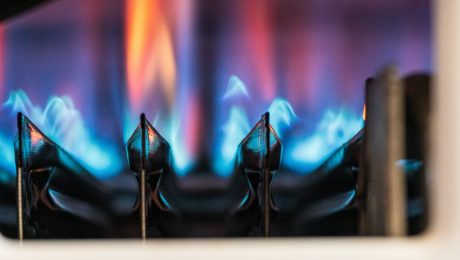 Open Vld wil gasverbod voor burgers én subsidieert tegelijk gascentrales