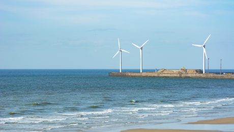 “Franse windmolenparken bedreigen Vlaamse scheepvaartroutes”: Jambon moet assertiever optreden!