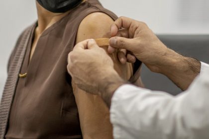 Vlaams Belang dient motie in tegen vaccinatieplicht