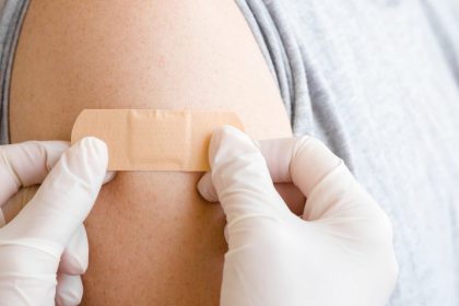 Verplichte vaccinatie in de zorg: Vlaams Belang roept belangenconflict in