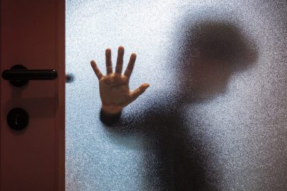 Pedohandleiding circuleert online: “Opsporen en hard aanpakken”