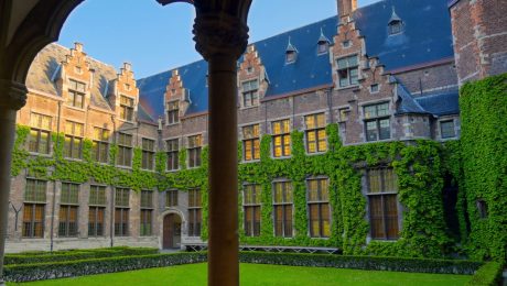 Aanpak medewerkers UAntwerpen door rector Van Goethem scherp bekritiseerd in Vlaams Parlement