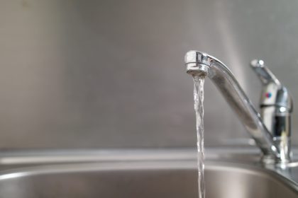 Water moet niet duurder worden, maar overheid moet verantwoordelijkheid nemen