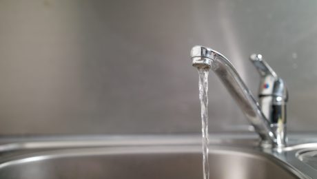 Water moet niet duurder worden, maar overheid moet verantwoordelijkheid nemen