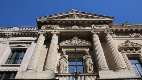 “In België primeert de beurs op het parlement”